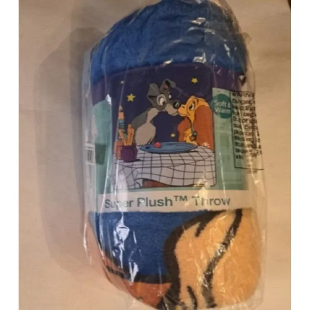 LICENSED Disney Lady and the Tramp New Plush Fleece Throw Gift Blanket Dog Movie - Picture 2 of 2
